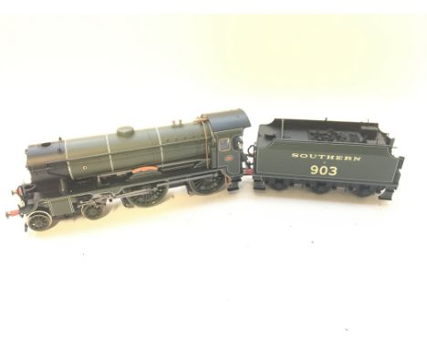 A Hornby SR 4-4-0 Schools Class "Charterhouse"oo Scale Model. Boxed.