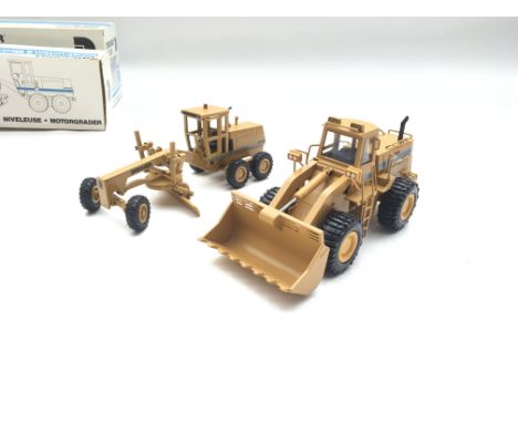 Dresser 560 B Pay Loader 1:50 scale.Dresser Minimac M9 1:50 scale.