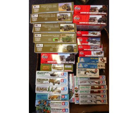 Airfix, Tamiya and others a collection of 1/72nd and 1/35th scale unmade plastic models: includes figures, aircraft and armou