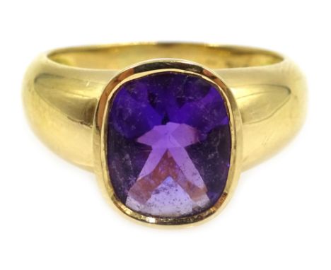 18ct gold cabochon amethyst ring, stamped 750  Condition Report & Further Details Size M-N, approx 6.8gm Click here for furth