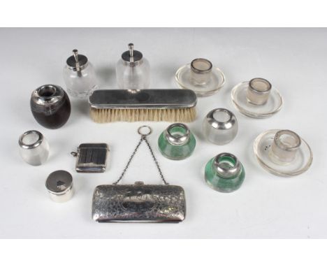 An Edwardian silver rectangular evening purse with carrying chain, the front engraved with an inscribed scroll cartouche and 