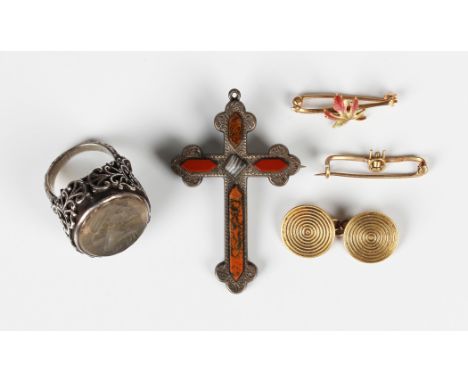 A Victorian silver and varicoloured agate brooch, probably Scottish, designed as a cross, unmarked, weight 7g, a gold and ena