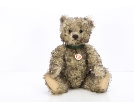 A Steiff limited edition Jeremy Teddy Bear, 830 of 1500, with certificate, 2013 (no box)