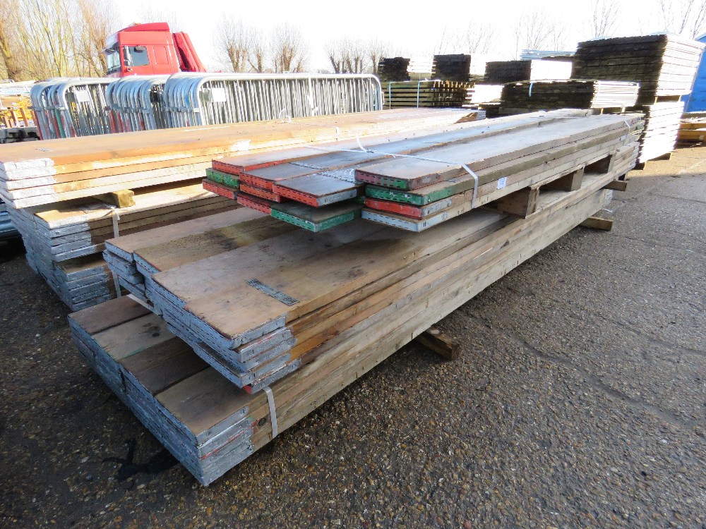40 X GRADED PRE USED SCAFFOLD BOARDS, 13FT LENGTH APPROX PLUS A PALLET