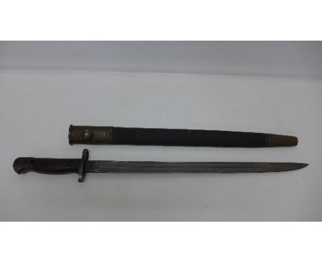 A British George V 1907 pattern bayonet with scabbard, the blade marked Vickers