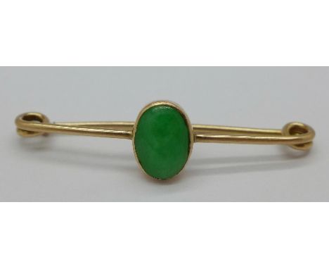 A Victorian yellow metal and jade brooch, 3.1g