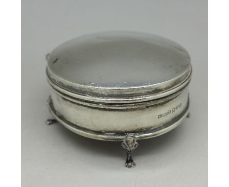 A silver trinket box, Chester 1917, diameter 7.5cm