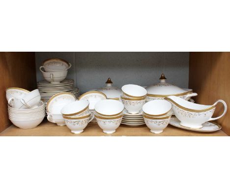 A Royal Doulton Belmont H4991 Dinner/Tea Service (qty)