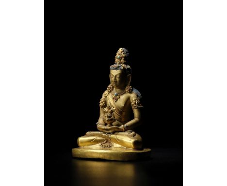 STATUETTE D'AMITAYUS EN ALLIAGE DE CUIVRE DORÉTIBET, XVIIIE SIÈCLETibetan number inscribed on reverse '37'.Himalayan Art Reso