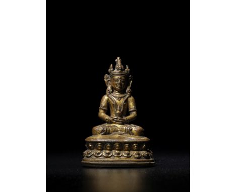 STATUETTE D'AMITAYUS EN ALLIAGE DE CUIVRE DORÉNÉPAL, VERS XIVE SIÈCLEHimalayan Art Resources item no. 4648 7.8 cm (3 1/8 in.)