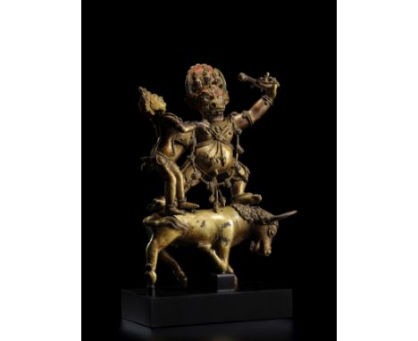 STATUETTE DE YAMA DHARMARAJA EN ALLIAGE DE CUIVRE DORÉTIBET, XVIE/XVIIE SIÈCLEHimalayan Art Resources item no. 4638 23.2 cm (