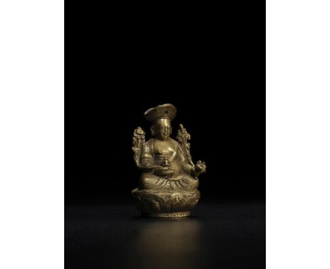 STATUETTE D'UN LAMA DRUGPA KAGYU EN LAITON INCRUSTÉ D'ARGENT ET DE CUIVREBHOUTAN OU TIBET, XVIIE SIÈCLEHimalayan Art Resource