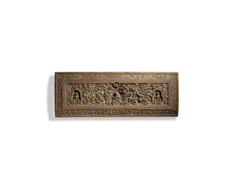 COUVERTURE DE PRAJNAPARAMITA SUTRA EN BOIS SCULPTÉTIBET, XIVE/XVE SIÈCLEHimalayan Art Resources item no. 4652 24 x 16 cm (9 1