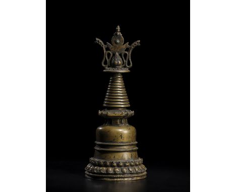 STUPA DU MAHAPARINIRVANA EN ALLIAGE DE CUIVRETIBET, XIIIE/XIVE SIÈCLEHimalayan Art Resources item no. 4637 29 cm (11 3/8 in.)