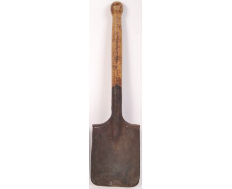An original WWI First World War military issue entrenching tool / shovel. No makers marks. Wooden handled. Likely German in o