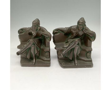 Sculptured bookends in bronze with verdi green accent. Felt bottom. Issued: 20th centuryDimensions: 5.5"L x 4.25"W x 6.25"HAg