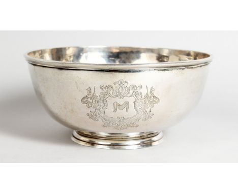 A SUPERB GEORGE I SILVER CIRCULAR PEDESTAL BOWL 7.75 ins diameter London 1721, maker James Smith, weighs 17 ozsThe arms on th
