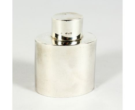 A SMALL PLAIN SILVER VICTORIAN CADDY AND LID, 2.75 inches high, London 1896, maker WS &amp; CS.