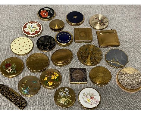 A job lot of quality vintage ladies compacts, Kigu, Stratton, Vogue etc
