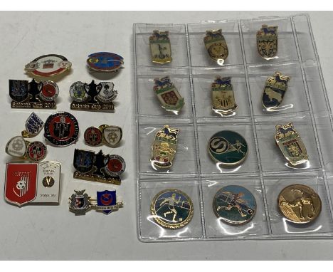 A job lot of assorted vintage football enamel badges