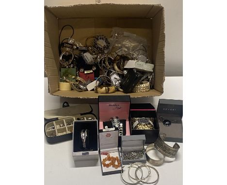 A selection of vintage costume jewellery