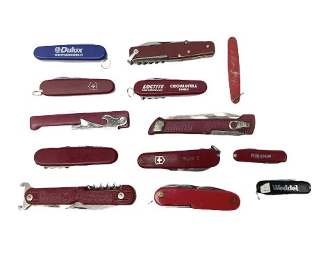 Thirteen pocket knives including Swiss Army knives and other similar examples