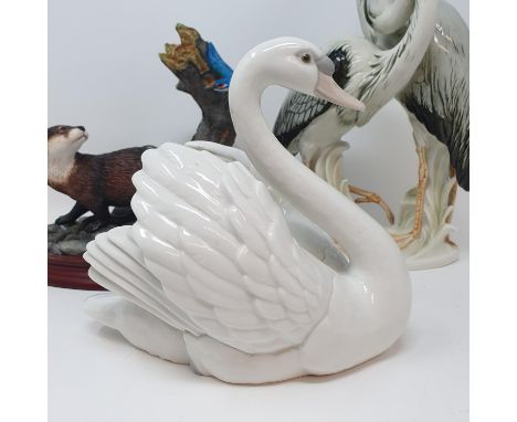 A Lladro figure of a swan, a Border Fine Arts group, Friend or Foe and a Continental porcelain figure of two herons (3) 