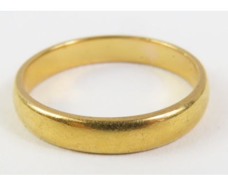 A plain 22ct gold wedding band, finger size K-K1/2, 3g gross