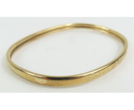 A 9ct gold plain hinged bangle, 6cm internal diameter, 4.2g gross