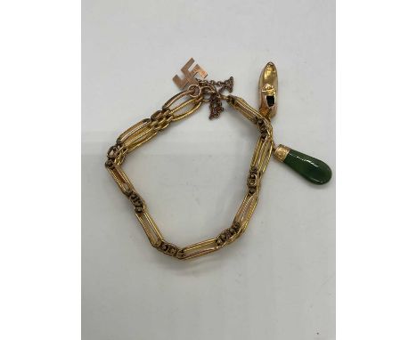 A 9ct yellow gold gate link bracelet suspending a nephrite jade and slipper pendant, length approx. 17.5cm, approx. 14.5g.Con