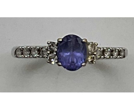 A 9ct white gold dress ring, size P, approx. 2.2g.