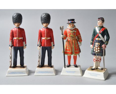 4 Goebel soldier figures: 2 x LG317; LG318; 1600222.
