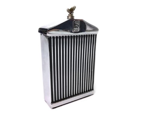 20TH CENTURY CHROME TABLE LIGHTER, the case modelled in the form of a Rolls Royce radiator grille with a removable gilt Spiri