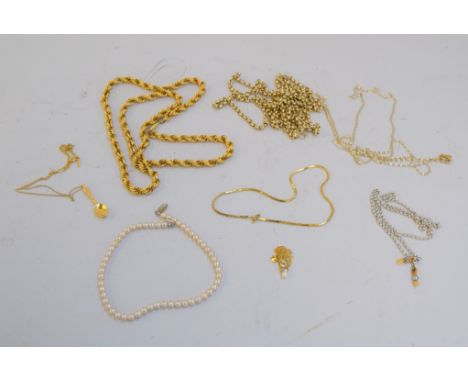 A selection of necklaces including paste pearl and yellow metal chains, one with a spoon pendant
