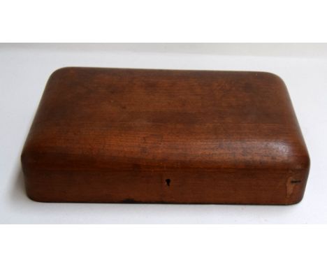 A vintage cedarwood humidor, 28 x 18 x 6cmH