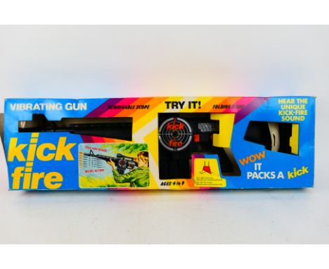 Louis Marx - A boxed Marx Toys Kick Fire Vibrating Gun - The #3360 gun appears in very good condition. Box appears good with 
