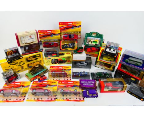 Pauls Model Art - Corgi - Dinky Toys - Lledo - Others - A boxed collection of diecast and plastic model vehicles in several s