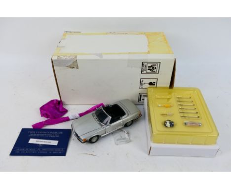 Franklin Mint - Precision Models. A boxed Mercedes Benz 450 SL with accessories in separate box inside with card, appearing i