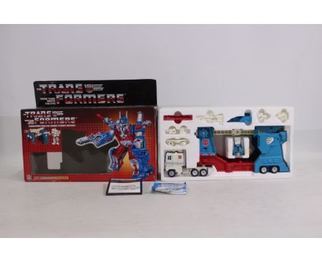 Hasbro - Transformers - A boxed Transformers City Commander 'Ultra Magnus'. Comes with instruction manual. Set appears in exc