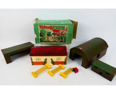 Tri-ang - A boxed Tri-ang wooden farm house. Wooden farm house appears in used condition. Comes in a poor box with major wear