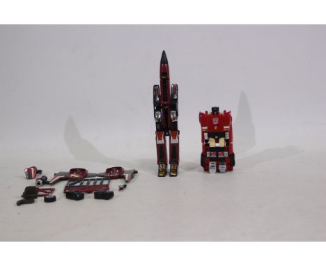 Transformers - Takara - 2 x loose 1980s Transformers figures - Lot includes a 'Sideswipe' figure. and a 'Thrust' figure. Also
