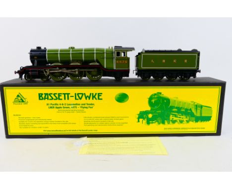 Bassett-Lowke - A limited edition boxed O gauge A1 Pacific 4-6-2 locomotive and tender number 4475 named Flying Fox in LNER g