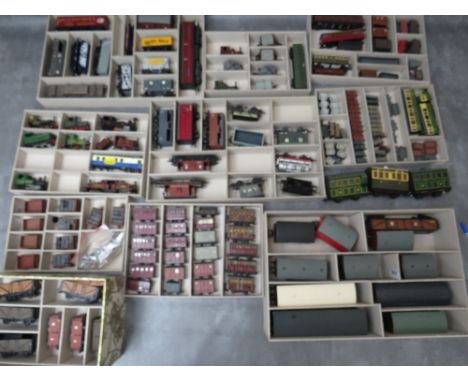 A TRAY OF MIXED SCALE ROLLING STOCK AND STEAM LOCOMOTIVES, to include some 00 gauge 