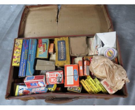 A LARGE LEATHER CASE FULL OF VINTAGE MAGIC TRICKS 