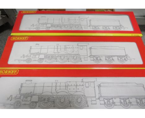 THREE BOXED HORNBY 00 GAUGE SCALE CASTLE CLASS LOCOMOTIVES, to include Spitfire 5071, BR 4-6-0, R2318, Builth Castle 4086, GW