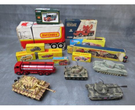 A TRAY OF MIXED BOXED / UNBOXED DIE CAST VEHICLES, to include boxed vintage Matchbox Fruehauf hopper train M4, boxed Matchbox