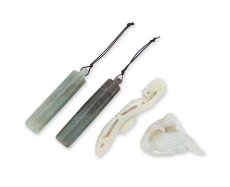 A GROUP OF FOUR CARVED JADE ITEMS
Comprising: a dragon belt hook; a carving of a bird; and two cylindrical feather holders
(4