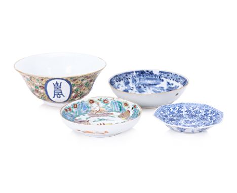 A GROUP OF FOUR SMALL DISHES AND A BOWL Comprising: a blue and white export saucer, 19th C., decorated with a landscape; a gi