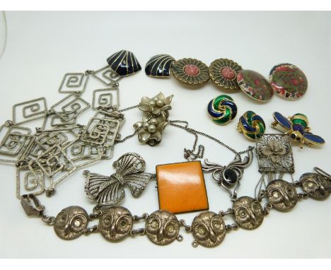 A collection of costume jewellery to include enamel earrings, enamel bee brooch, silver necklace, silver owl, earrings, filli