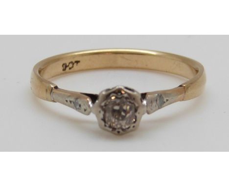A 9ct gold ring set with an old cut diamond of approximately 0.2ct (size O)